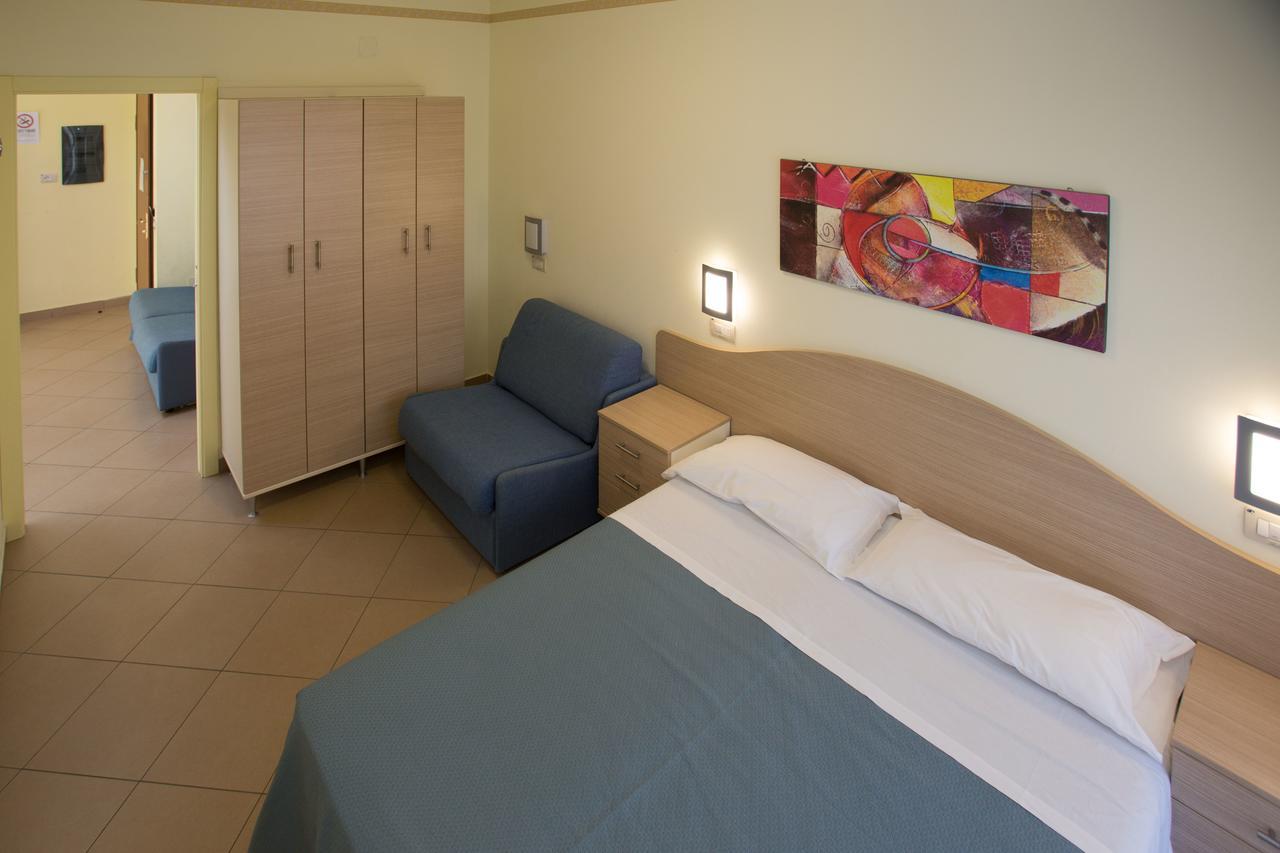 Residence Anchisemare Alba Adriatica Buitenkant foto